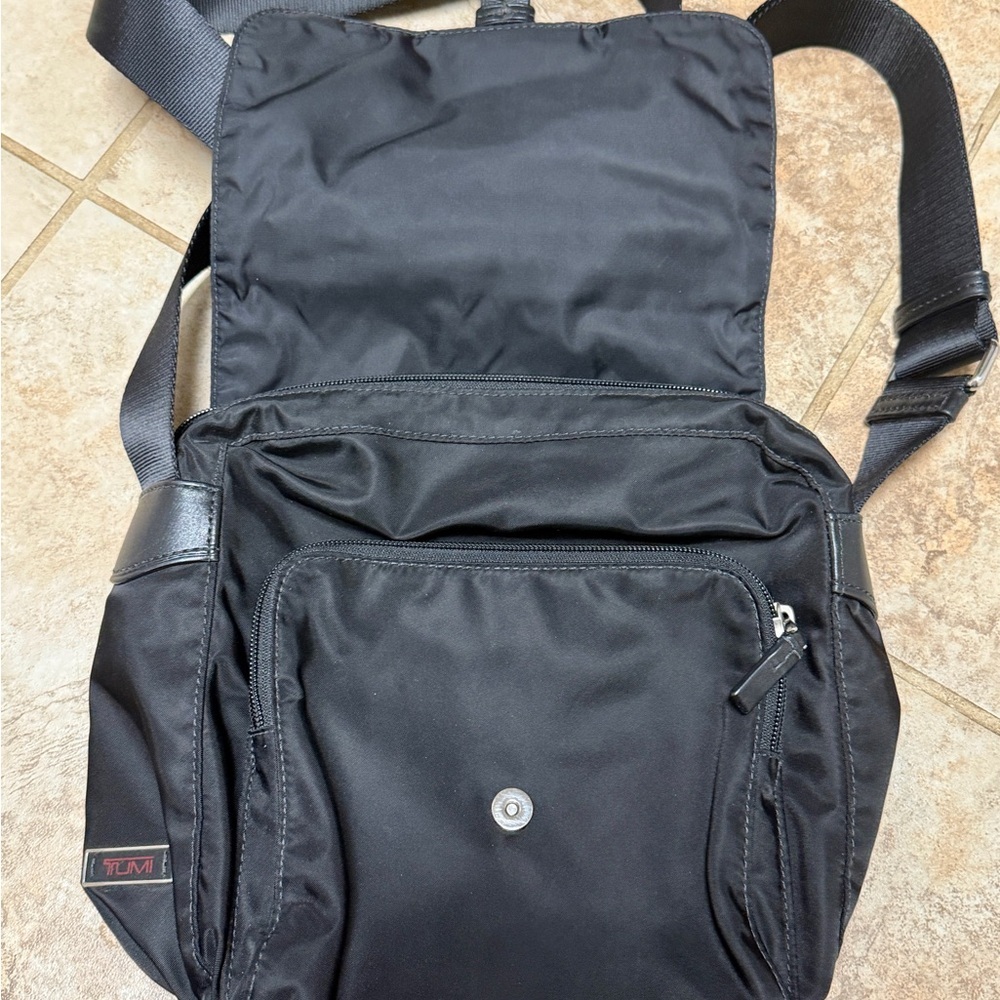 Tumi Voyageur Black Nylon Crossbody Travel Organizer Bag Adjustable Strap - Picture 4 of 12